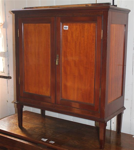 Mirror back dwarf cabinet(-)